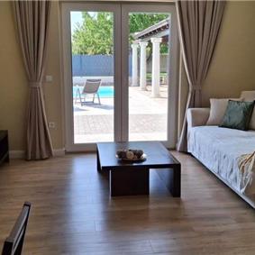 2 bedroom villa with heated pool & tennis court near Zadar, sleeps 4
